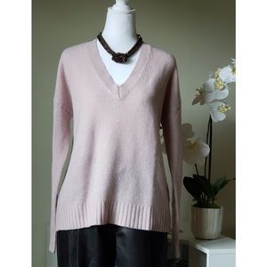 NWOT 360 CASHMERE V NECK CASHMERE  SWEATER